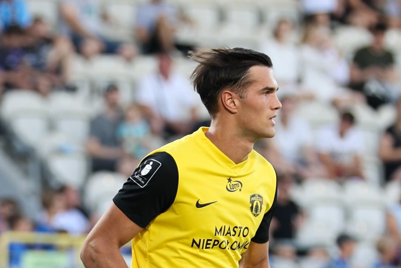 Bramkarz Puszczy Niepołomice Kewin Komar został zaatakowany przez kiboli