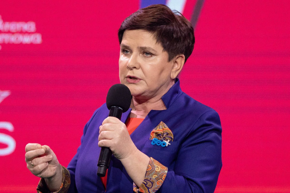 Polacy mają mieszane uczucia co do rozszerzonego programu 500+, zwłaszcza wobec braku pieniędzy na podwyżki dla nauczycieli.