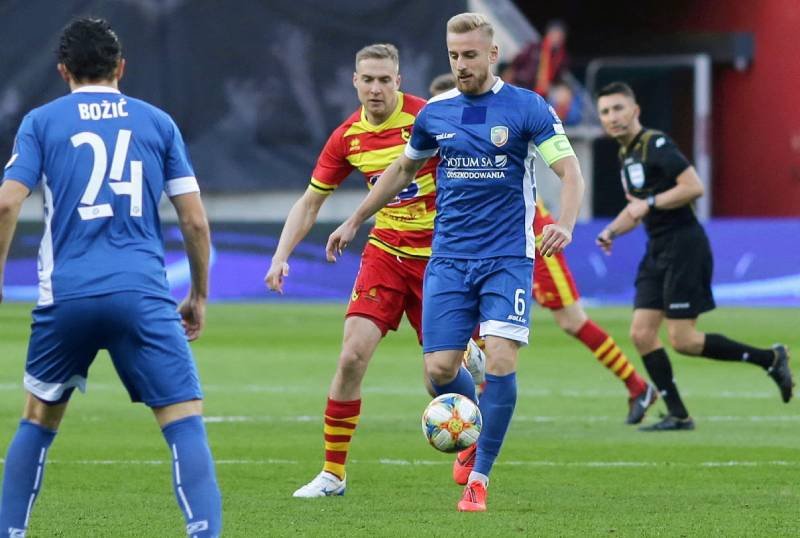 Rafał Augustyniak łączony z klubem z Uzbekistanu.