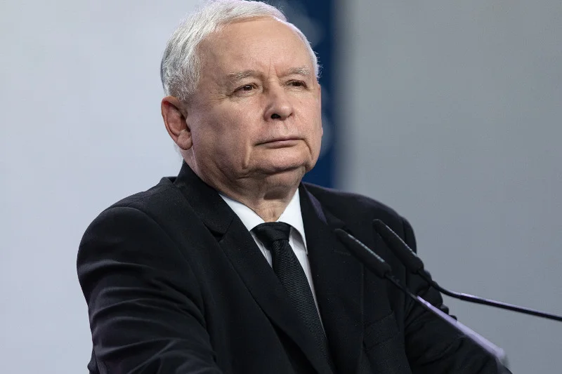 Prezes PiS podczas konferencji prasowej Marka Kuchcińskiego.