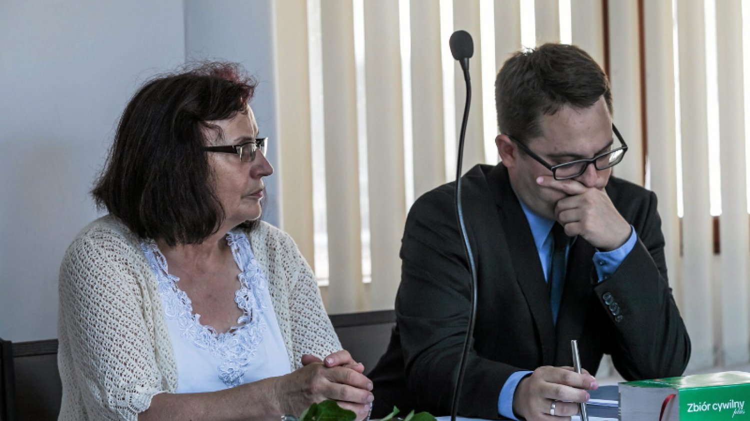 Była sołtys wsi Czarnowąsy wytoczyła proces wiceministrowi Patrykowi Jakiemu. Rozpraw odbyło się już kilka – polityk ani razu nie zaszczycił sądu swoją obecnością.