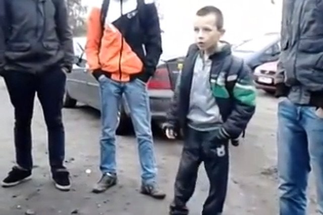 Patologiczne zachowanie chłopca zwróciło uwagę wielu internautów