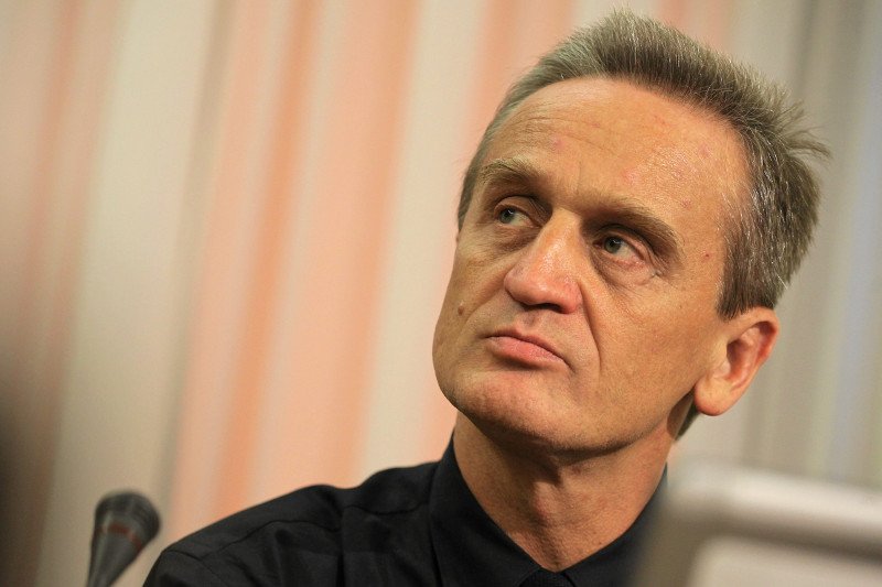 Prof. Chris Cieszewski zasłynął niepopartym faktami twierdzeniem, jakoby brzoza smoleńska była złamana przed przylotem prezydenckiego samolotu do Smoleńska.