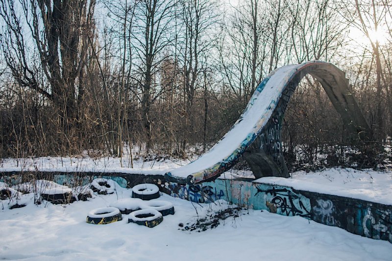 Opuszczona Warszawa na 20 zdjęciach. Urbex zimą w centrum stolicy