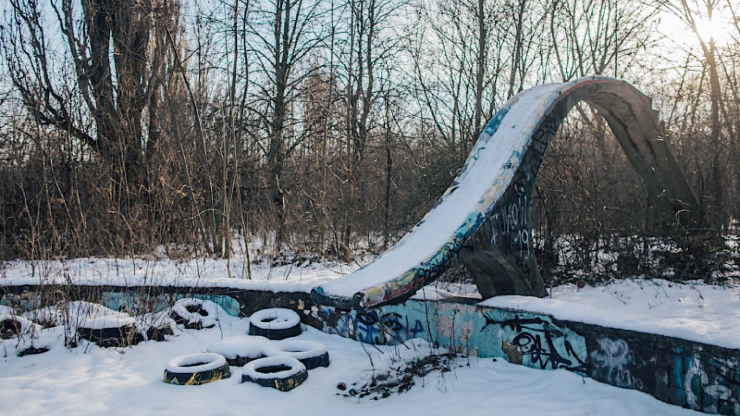 Opuszczona Warszawa na 20 zdjęciach. Urbex zimą w centrum stolicy