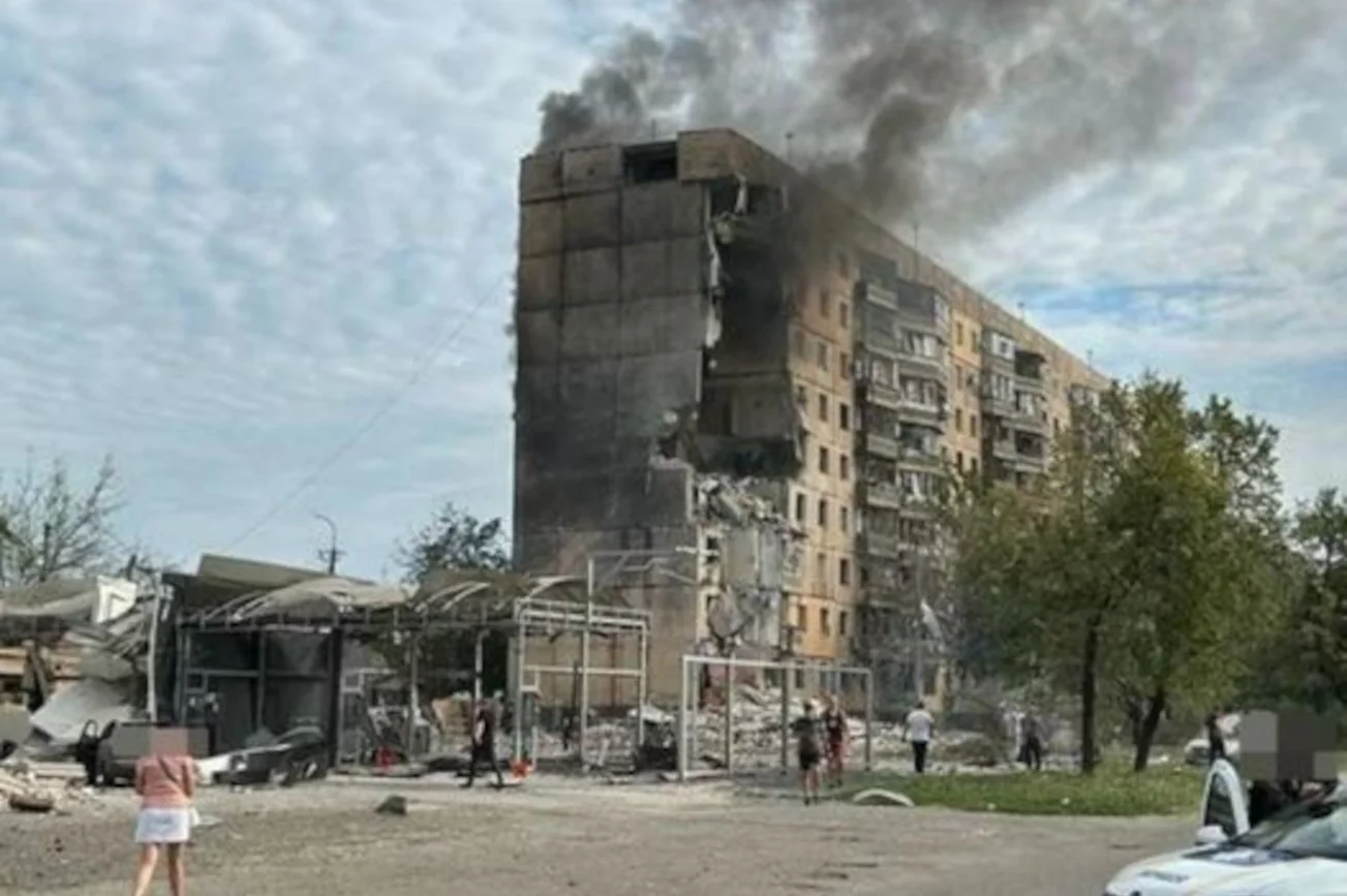Rosjanie zbombardowali blok w Krzywym Rogu. Wśród ofiar jest dziecko