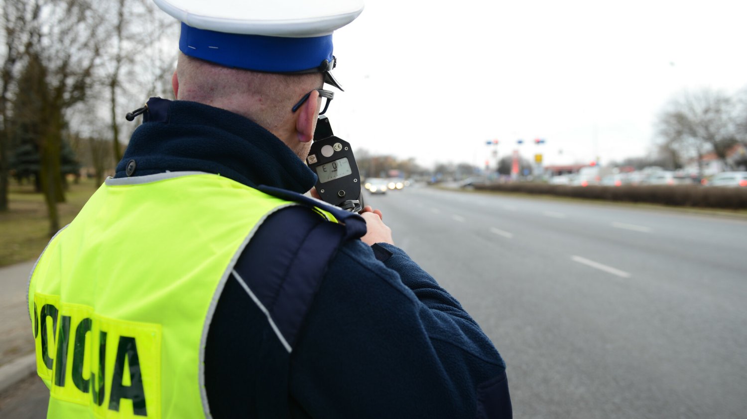 Za znakiem D-42 wielu polskich kierowców traci pieniądze na mandaty, a niektórzy nawet prawo jazdy. Kontrola drogowa za znakiem D-42.