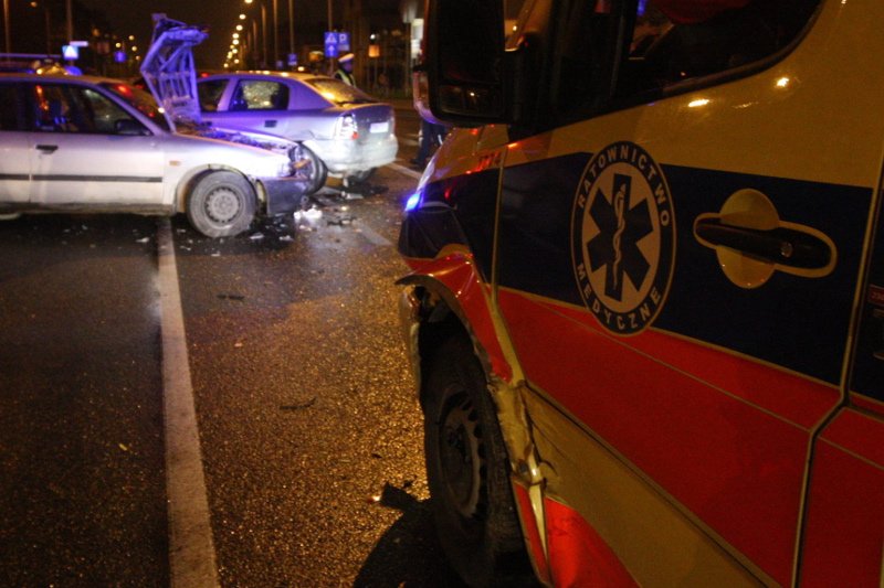 Niestety, noworodka nie udało się uratować. Tragiczne informacje po zderzeniu taksówki z karetką.