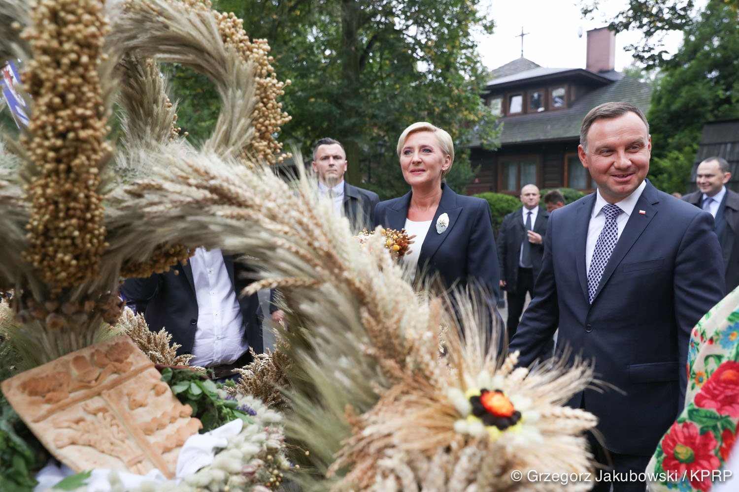 Andrzej Duda wraz z małżonką rozpoczęli Dożynki prezydenckie w Spale.