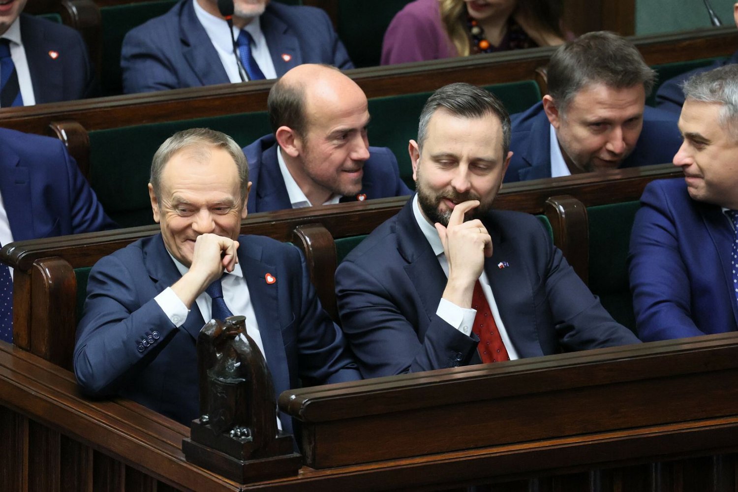 Donald Tusk i pozostali liderzy partii tworzących Koalicję 15 października mają powody do zadowolenia