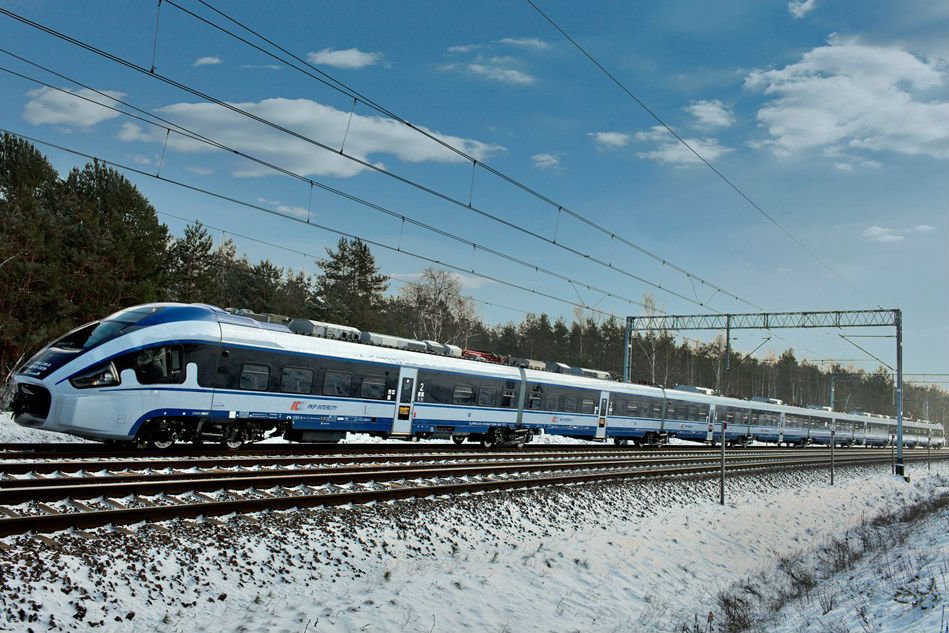 PKP Intercity w 2015 roku przewiozła 31 mln pasażerów, co przyniosło 1,5 mld przychód ze sprzedaży biletów