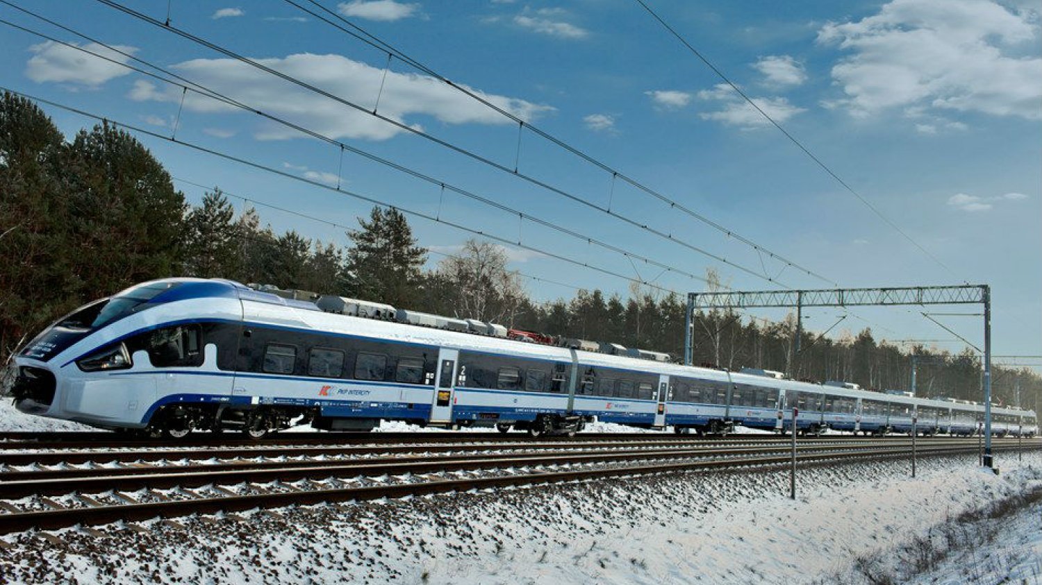 PKP Intercity w 2015 roku przewiozła 31 mln pasażerów, co przyniosło 1,5 mld przychód ze sprzedaży biletów