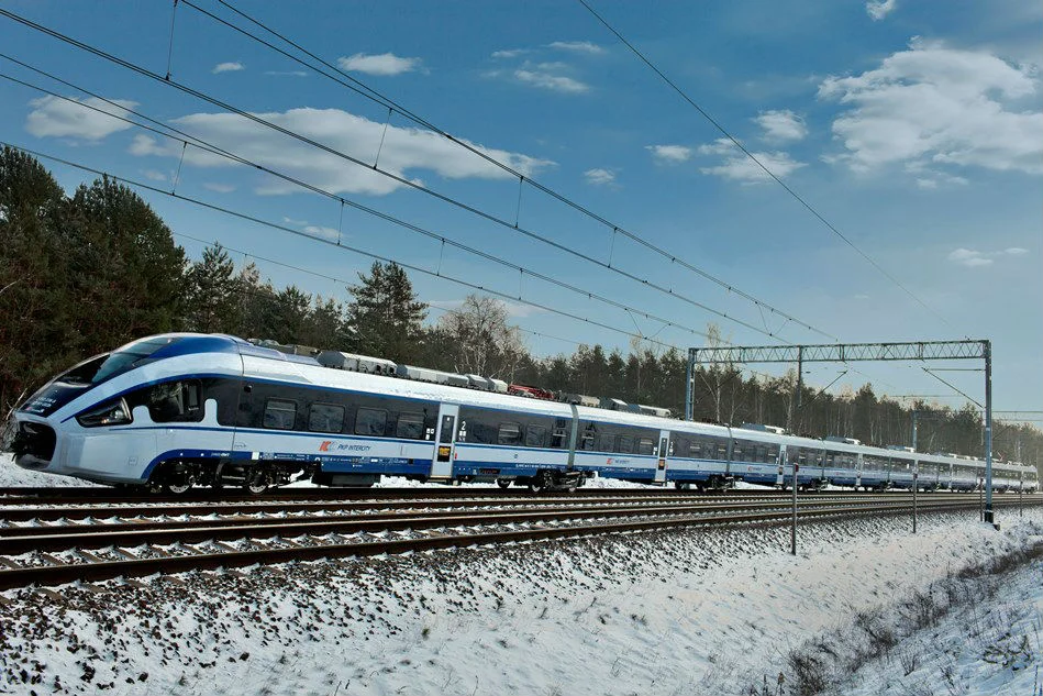 PKP Intercity w 2015 roku przewiozła 31 mln pasażerów, co przyniosło 1,5 mld przychód ze sprzedaży biletów