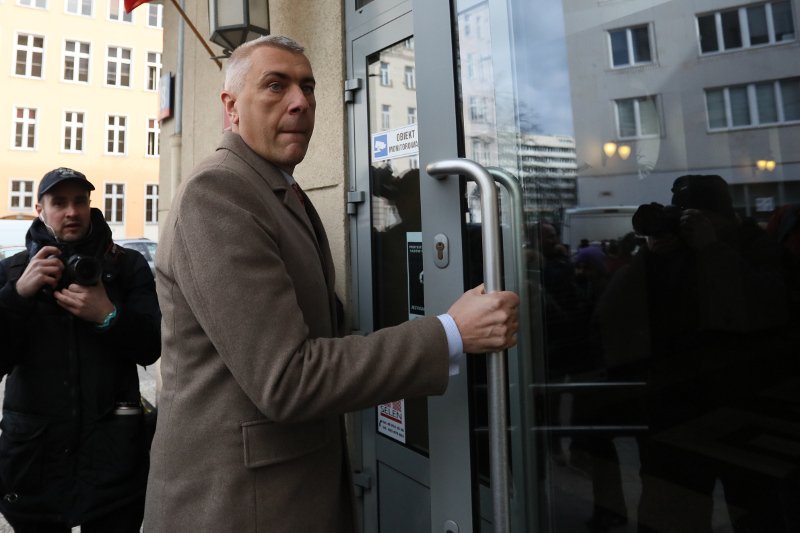 Roman Giertych broni swojego dobrego imienia i zapowiada pozew.