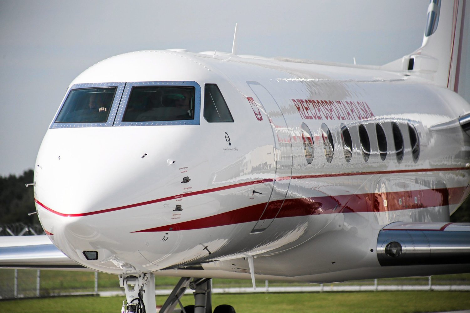 Na pokładzie rządowego Gulfstreama doszło do awarii, samolot lądował awaryjnie na Okęciu.