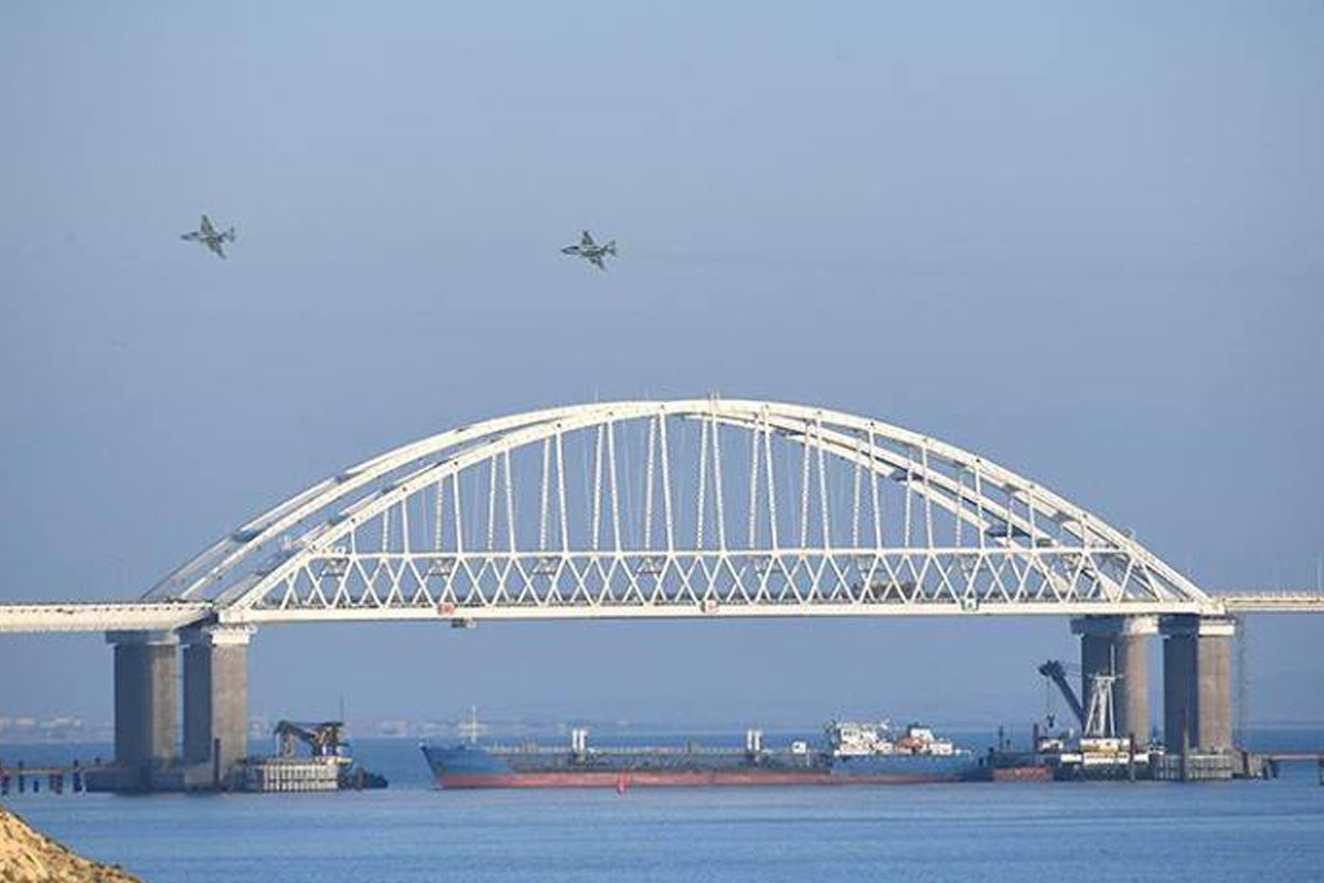 Rosyjskie myśliwce i śmigłowce poleciały w kierunku cieśniny Kerczeńskiej. Konflikt w rejonie Morza Azowskiego między Rosja i Ukrainą się zaostrza.