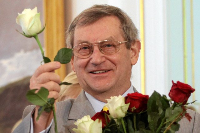 Prof. Norman Davies podczas odbierania polskiego obywatelstwa