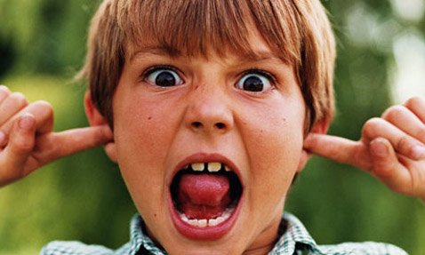 Zdrowy człowiek z łatwością odbiera bodźce wzrokowo-słuchowe. Osoba autystyczna niestety nie...