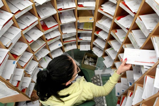 Poczta Polska wygrała z prywatnym konkurentem ponosząc ok. 800 mln zł strat. Odbije je sobie na nas podnosząc ceny.