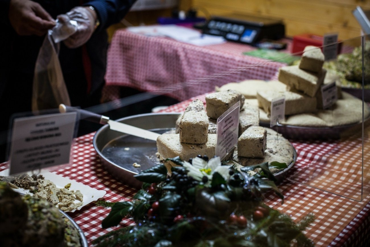 Chałwa spowalnia proces starzenia. Nie można z nią jednak przesadzić.