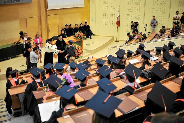 Studenci chcą podpisywać kontrakt z uczelnią. "Gwarancja programu kształcenia na papierze".