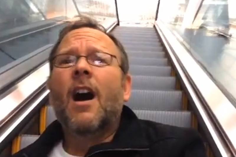 Richard Dunn i jego wersja teledysku "All By Myself"