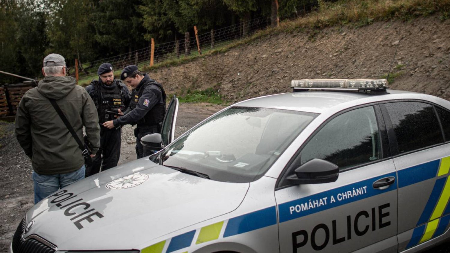 Czterech Polaków zostało zatrzymanych w Czechach po tym, jak udowodniono im kradzież siedmiu kilometrów kabli sieci trakcyjnej. Zdjęcie ilustracyjne.