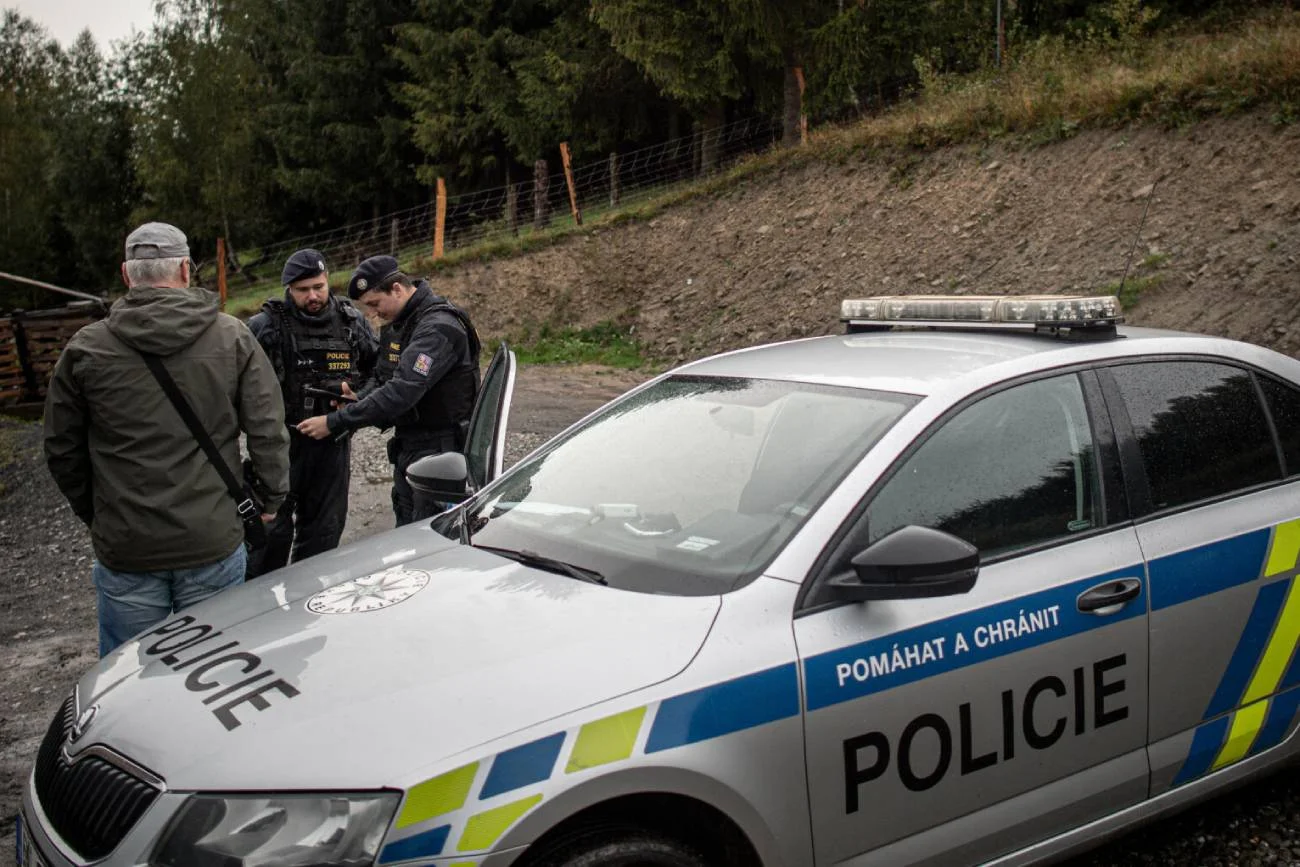 Czterech Polaków zostało zatrzymanych w Czechach po tym, jak udowodniono im kradzież siedmiu kilometrów kabli sieci trakcyjnej. Zdjęcie ilustracyjne.