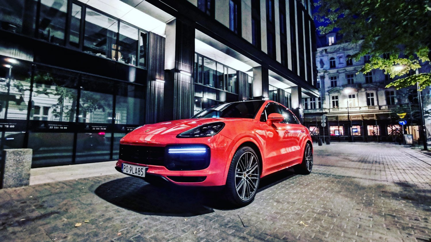Cayenne coupe to najnowsza odsłona popularnego SUV-a od Porsche.