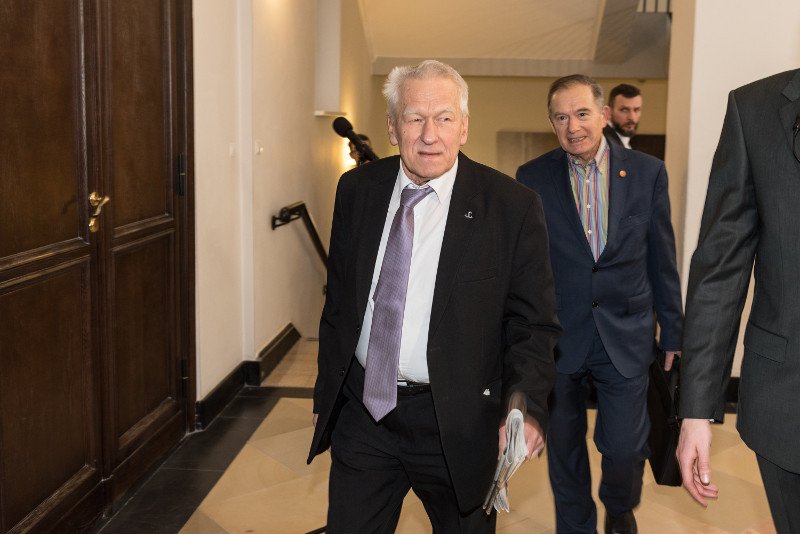 Kornel Morawiecki może być zamieszany w aferę korupcyjną.