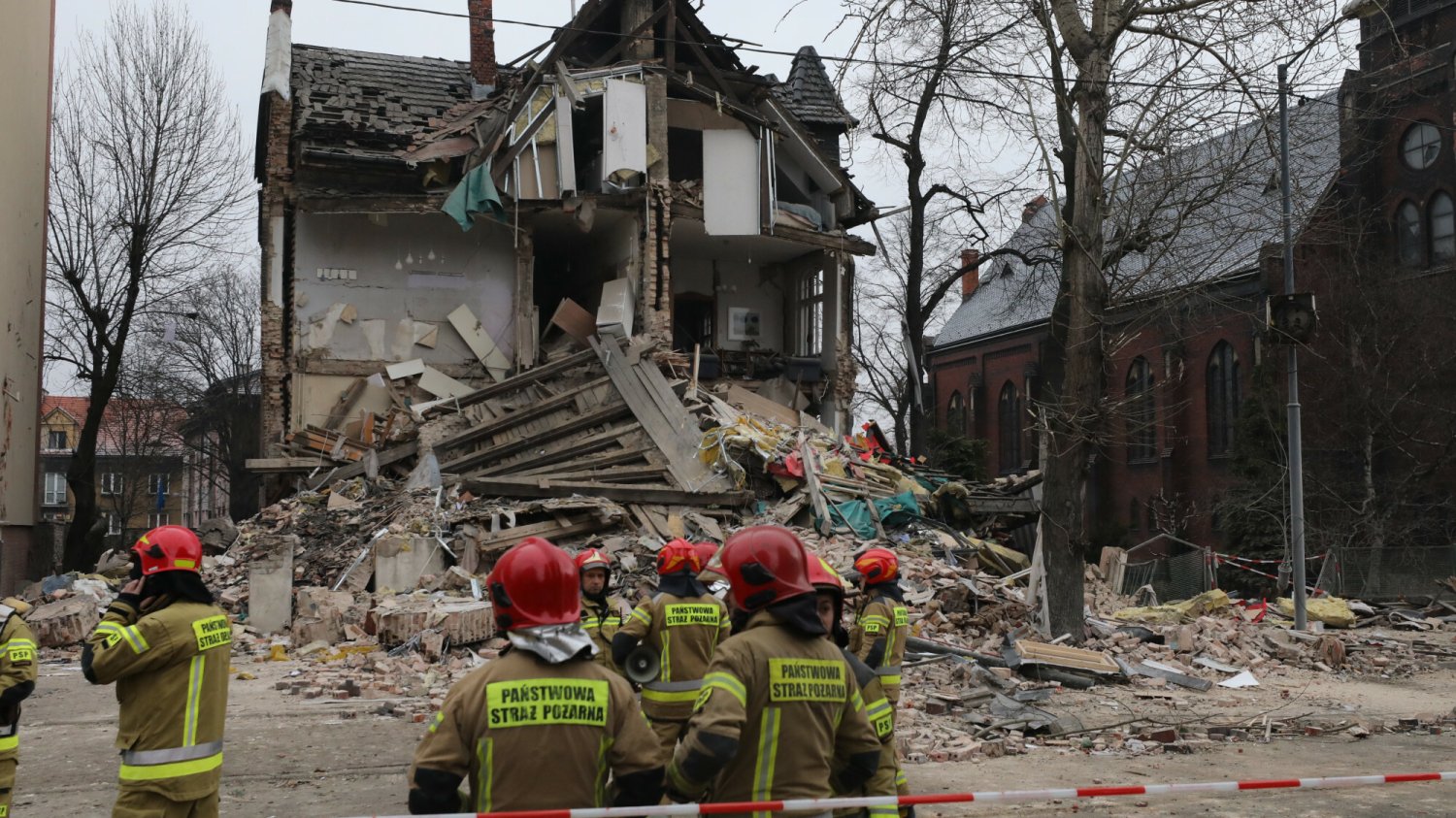 Kamienica w Katowicach-Szopienicach po eksplozji gazu