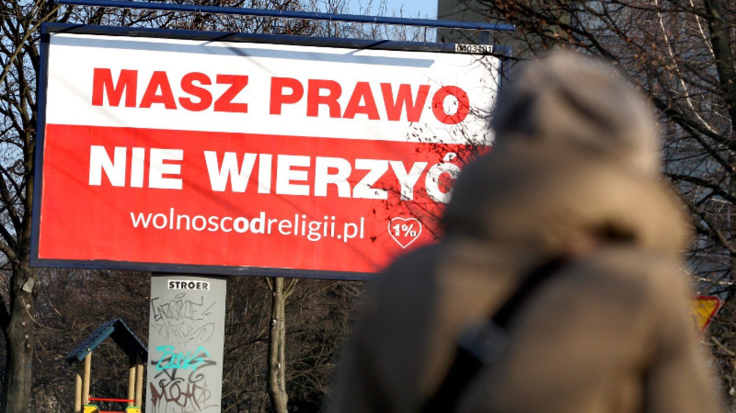 Usłyszała, że żyje "w mroku", bo jej syn nie chodzi na religię. "Na mój widok w szkole wciskają mi nawracające broszury"