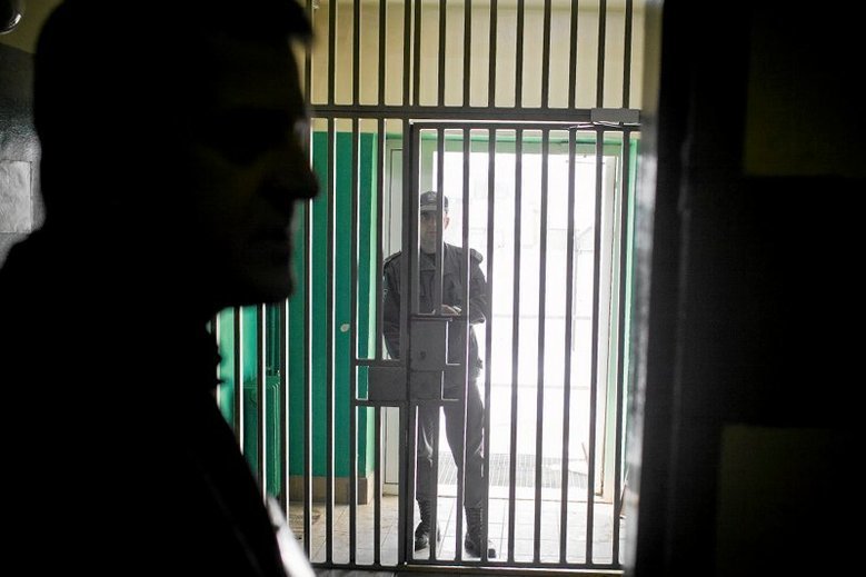 Opłacali strażnicy pomagali grupie przestępczej