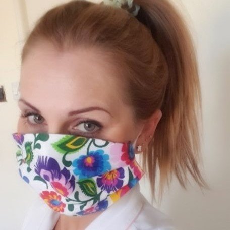 Zaczęliśmy poddawać się mechanizmowi polegającemu na tym, że skoro zniknęły obostrzenia to znaczy, że SARS-CoV-2 nam nie zagraża - alarmuje psycholog ze szpitala zakaźnego jednoimiennego.