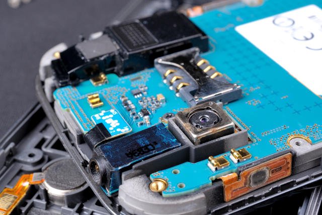 Karta SIM ma juz 25 lat. I będzie nam jeszcze służyć do czasu kiedy na masowy rynek trafią e-simy wbudowane w urządzenia na stałe.