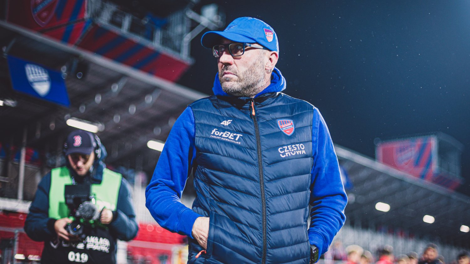 Trener Marek Papszun kroczy razem z Rakowem Częstochowa od zwycięstwa do zwycięstwa.