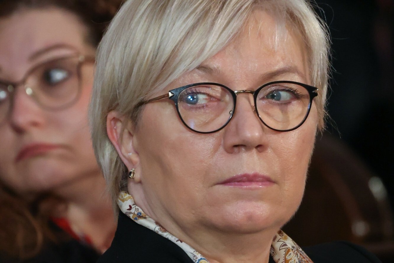 Polacy uważają, że TK jest upolitycznione.