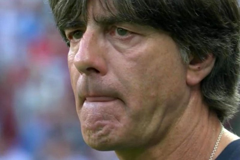 Niemcy - Korea Płd. 0:2. Joachim Löw wydawał się zszokowany takim obrotem sprawy.