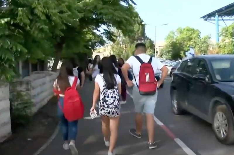 17 maja Izrael otworzył szkoły. Z powodu zakażeń koronawirusem na początku czerwca zamknięto część z nich.