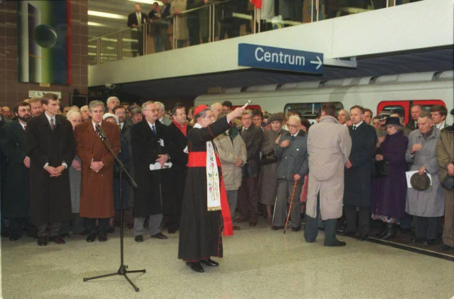 Stację Wilanowska poświęcił ówczesny prymas Polski kard. Józef Glemp