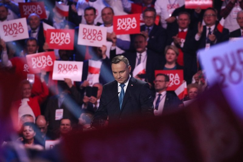 Prof. Cezary Szczylik wezwał Dudę do reakcji na gest Lichockiej w