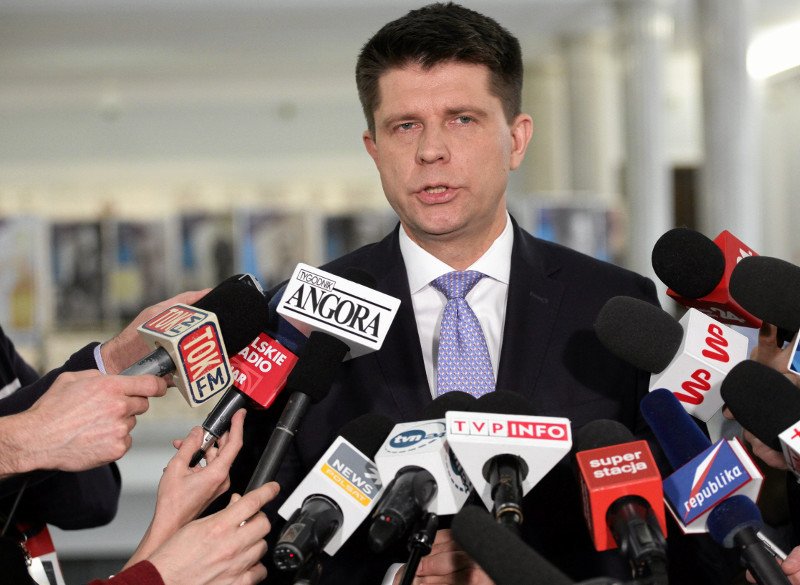 Na sto dni rządu Petru zapewnia, że .Nowoczesna nie przyjmuje nowych posłów. "Opozycja może być inwigilowana"