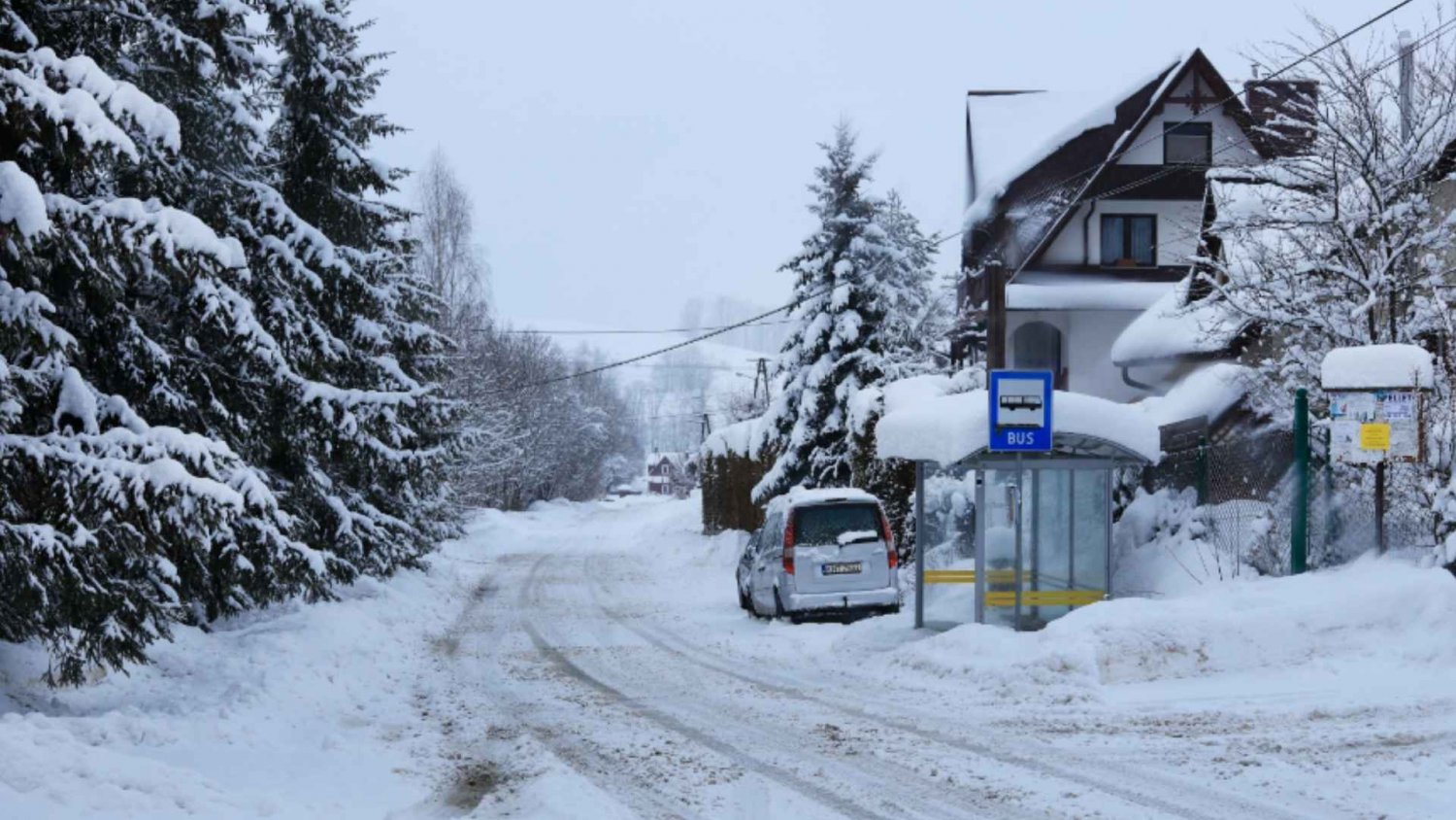 Najzimniejszy weekend zimy dopiero przed nami. Naprawdę lepiej zostać w domu