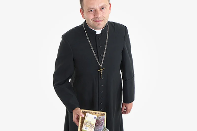 Włoscy księża przez rok będą dzielili się częścią swoich zarobków z bezrobotną młodzieżą.