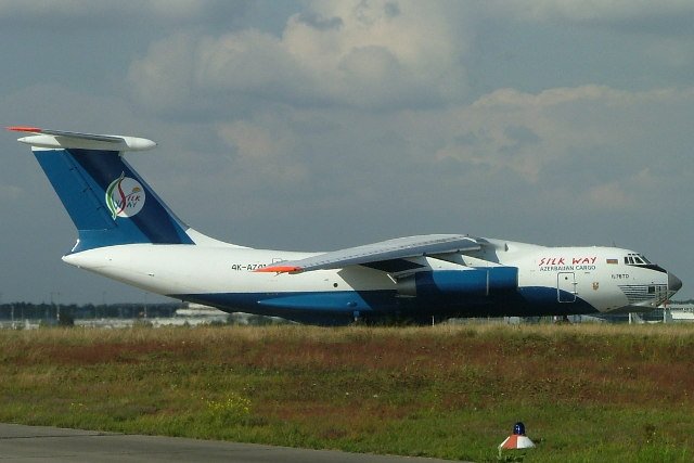 Samolot typu  IŁ-76 na lotnisku Kolonia/Bonn