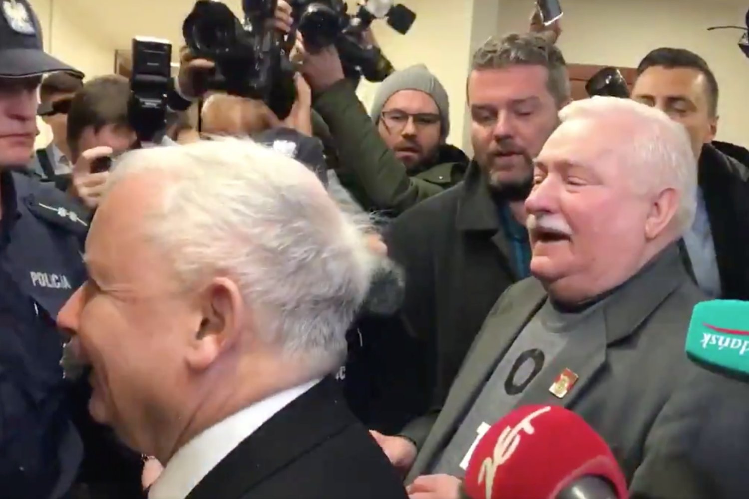 Kaczyński i Wałęsa spotkali się w sądzie. Na korytarzu doszło do nietypowej wymiany zdań.