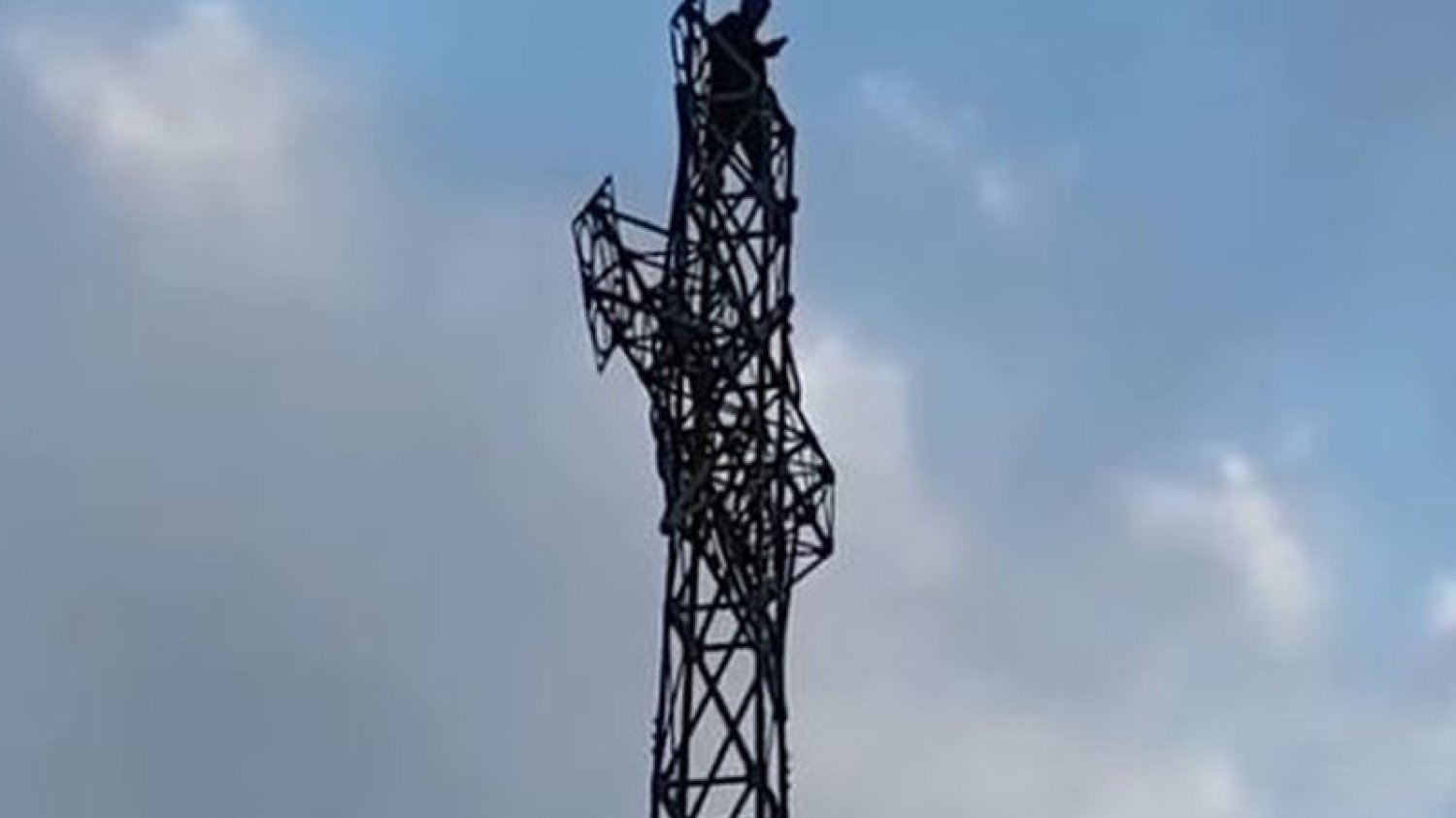 Turysta wszedł na krzyż na Giewoncie