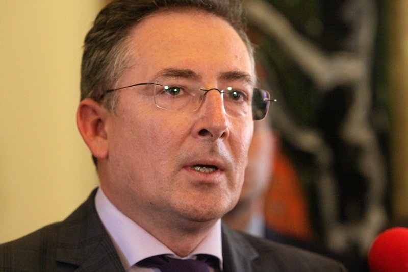 Szef MSW Bartłomiej Sienkiewicz podczas briefingu we Wrocławiu.