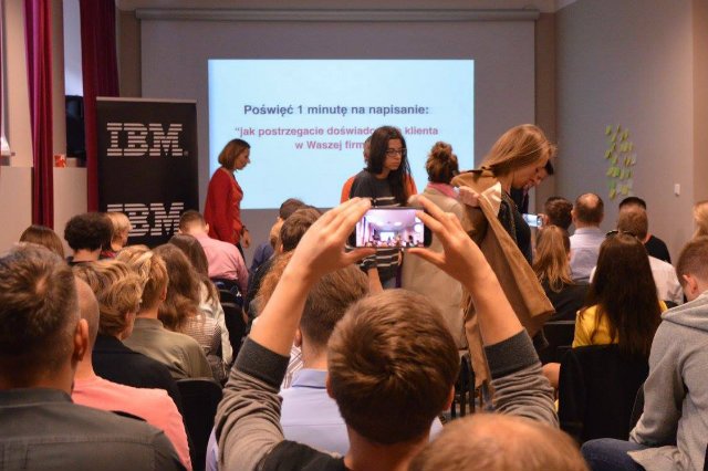 Polski oddział IAB stworzył DIMAQ, narzędzie weryfikacji kompetencji e-marketingowych. Na zdjęciu Internet Week.