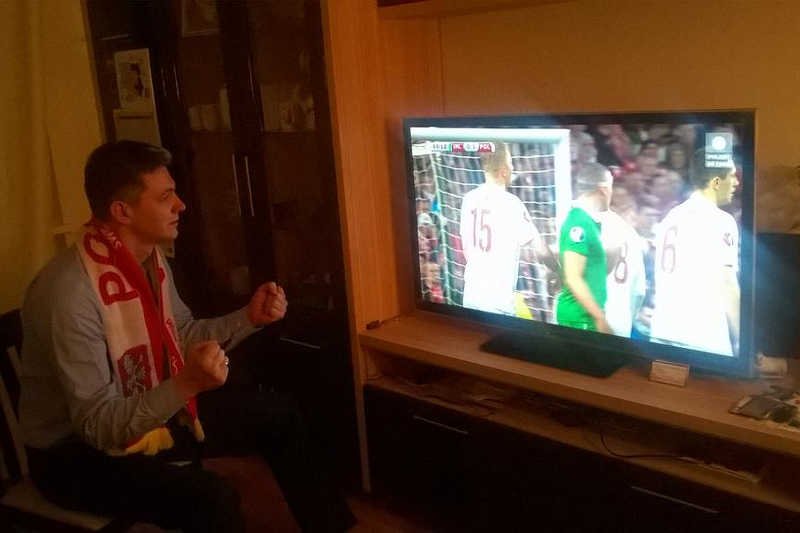 Zdjęcie kibicującego Adama Jarubasa stało się obiektem żartów.